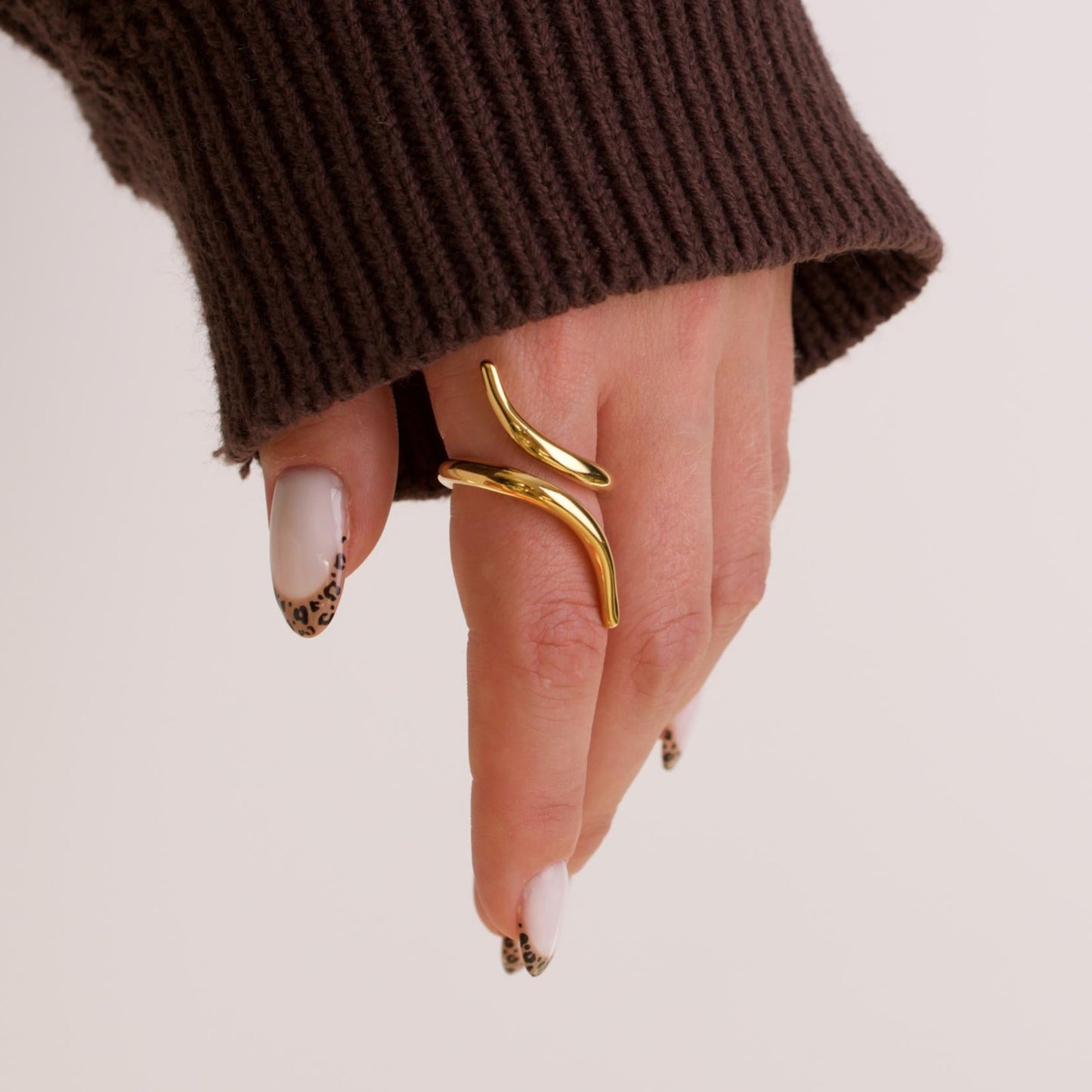 Sharp Tale Twisted Rings