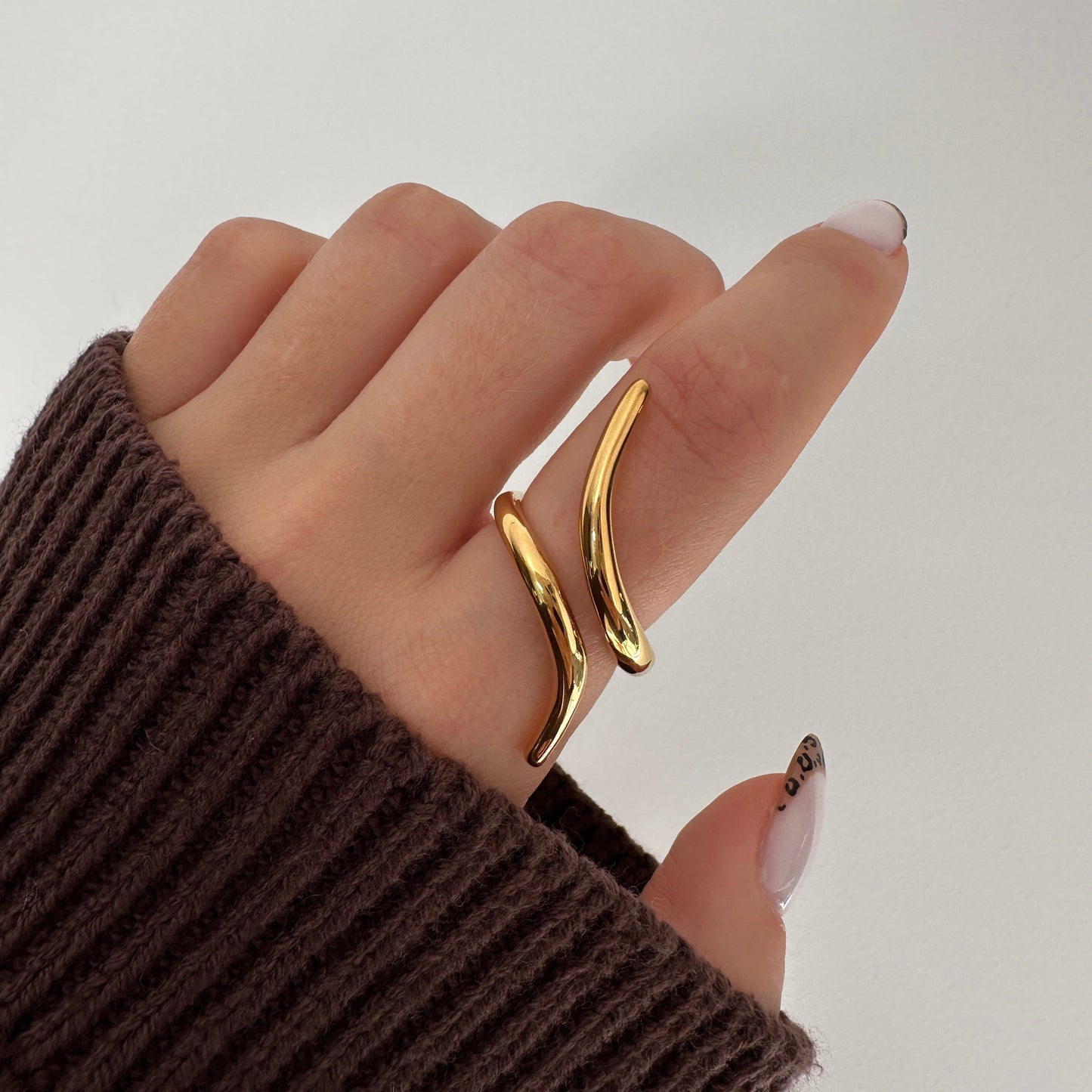 Sharp Tale Twisted Rings
