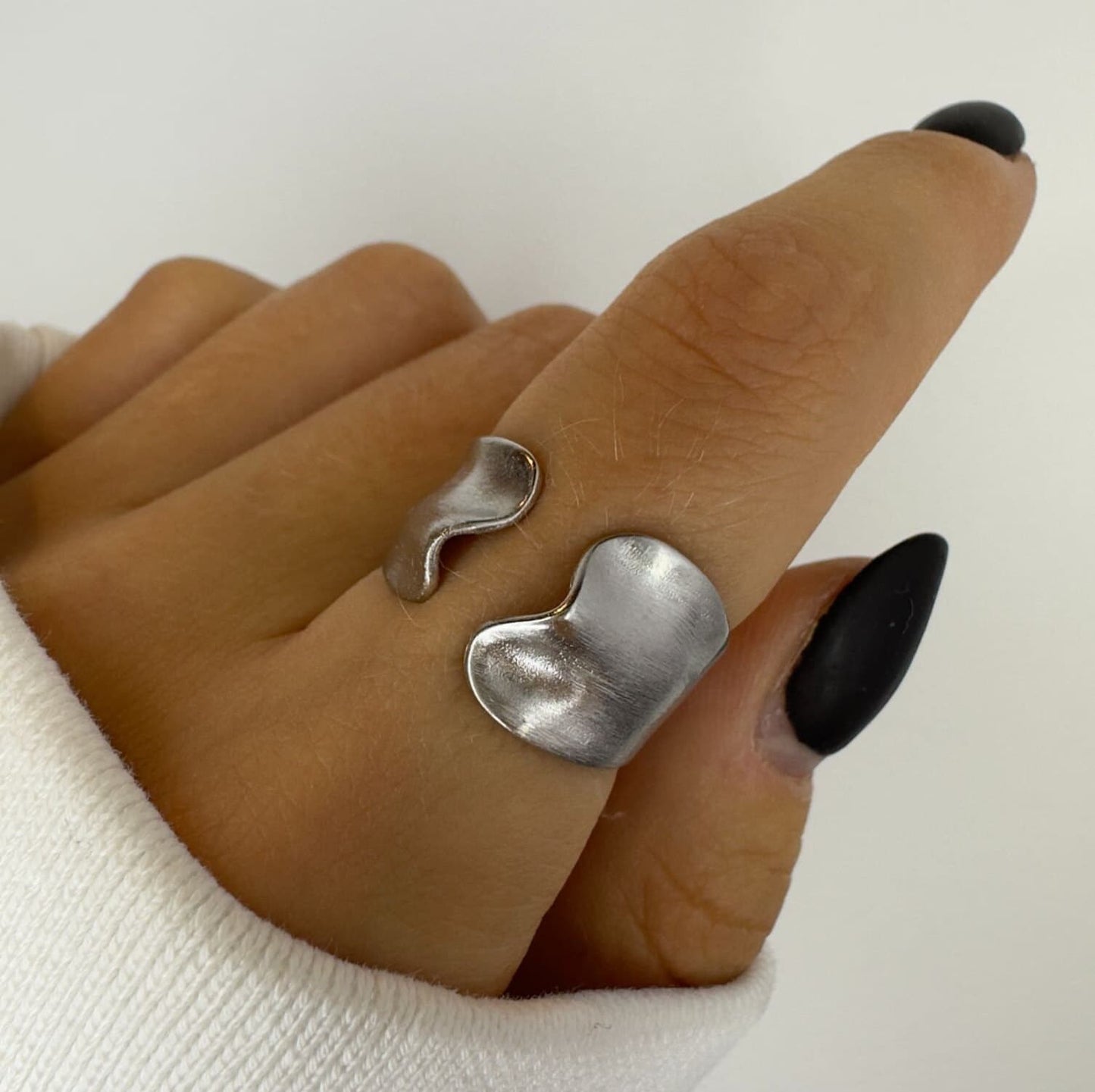 Irregular Geometric Ring