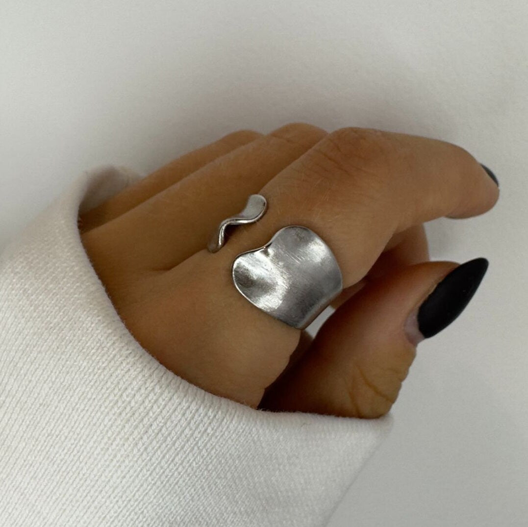 Irregular Geometric Ring