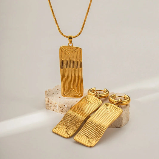 Chunky Gold Necklace And Earrings