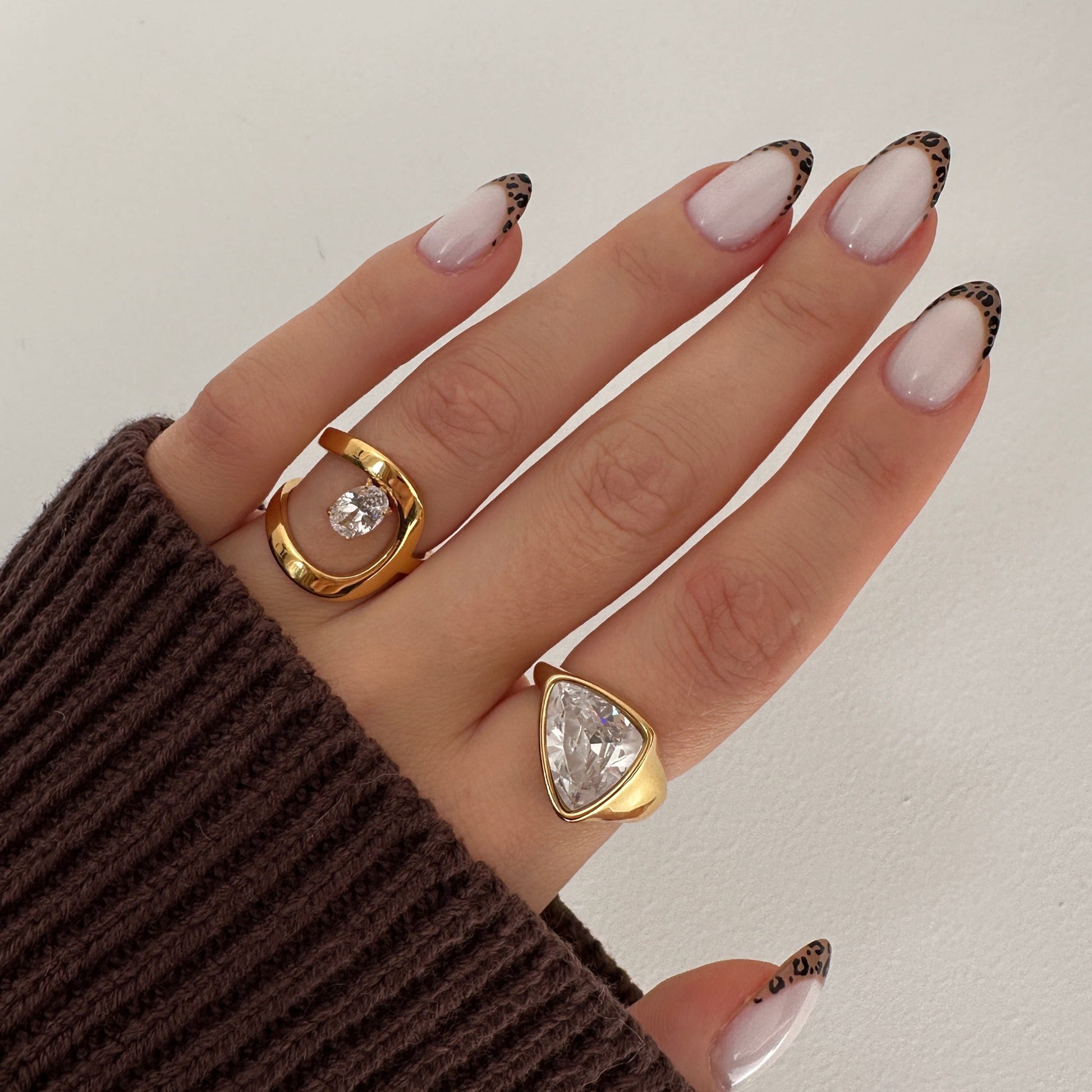 Luna Crystal 18k Gold Ring