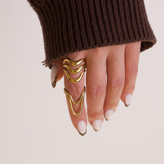 Seren Flow Stackable 18k Gold Ring